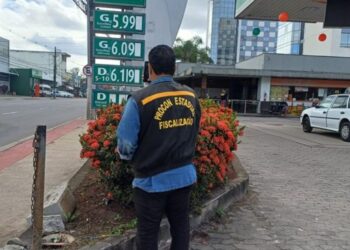 Procon-ES fiscaliza postos para verificar queda no preço da gasolina na Grande Vitória. Foto: Procon