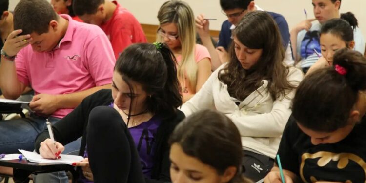Inscrições para concorrer às bolsas do Prouni começam nesta segunda - Foto: Marcos Santos/USP Imagens