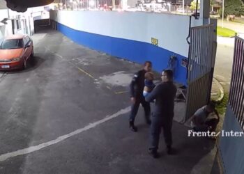 PM salva bebê engasgado com manobra de Heimlich na Serra - Foto: Reprodução