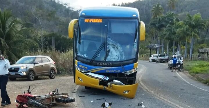 Motociclista morre em colisão com ônibus em São Roque do Canaã - Foto: Rede Social