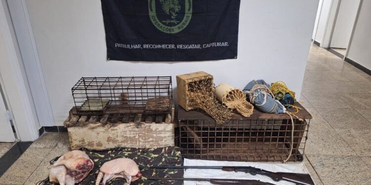 Caçador ilegal e moto roubada: COTAMA da PM ambiental age em Anchieta - Foto: PMES