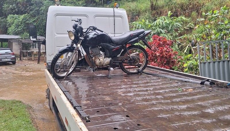 Caçador ilegal e moto roubada: COTAMA da PM ambiental age em Anchieta - Foto: PMES