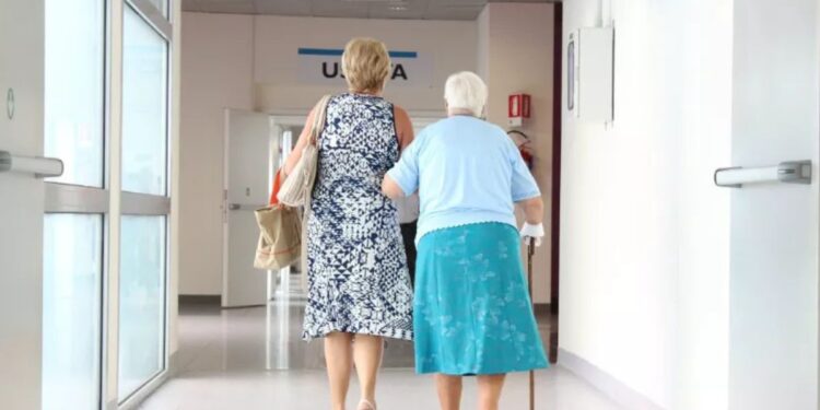 Quedas em idosos causam mais de 11 mil mortes no Brasil e alertam para cuidados no Dia dos Avós. Foto: divulgação