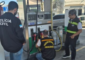 Fiscalização em postos de combustíveis identifica fraudes e interdita bicos de abastecimento. Foto: Governo do Estado/ES