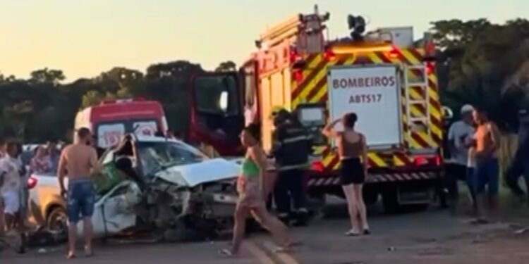 Criança e jovem morrem após capotamento de carro em Linhares - Foto: Reprodução