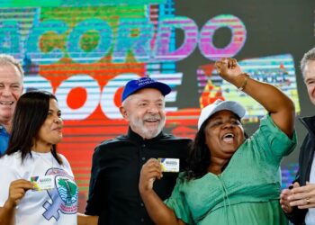 Lula em Linhares: R$ 3,7 bilhões em indenizações para atingidos pela Samarco - Foto: Ricardo Stuckert