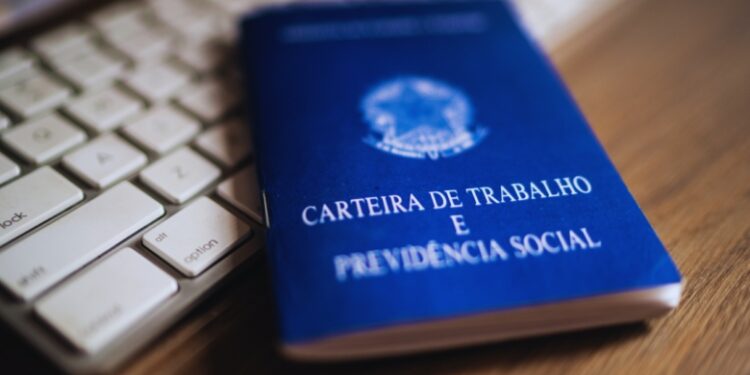 Sines do Noroeste e Norte do ES abrem a semana com 1.712 vagas de emprego, 40 são de ColatinaSINE – COLATINA Horário de Expediente: das 8 às 17 horas Endereço: Av. Getulio Vargas, nº 98, Centro, Colatina – ES Telefone: (27) 99204-3224 – colatina@sine.es.gov.br – curriculo.colatina@sine.es.gov.br Vagas: 31. Veja as vagas. - Foto: Reprodução