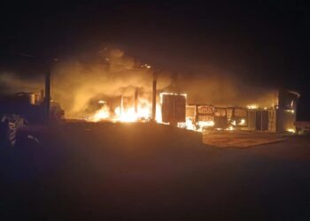 Incêndio em galpão destrói veículos em Santa Maria de Jetibá - Foto: Rede Social