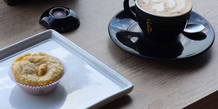 Cafeterias ganham protagonismo como novos espaços de lazer e celebração - Foto: @baroescafe