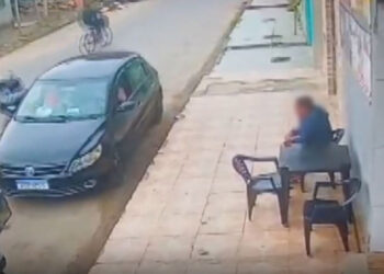 Motorista é morto a tiros dentro de carro na frente da mãe e do irmão em Aracruz - Foto: Reprodução