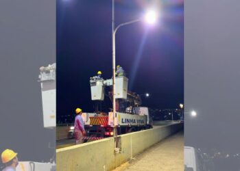 Santa Maria e Prefeitura de Colatina revitalizam postes de iluminação da Ponte Florentino Avidos - Foto: Divulgação