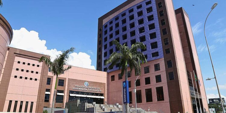 Concurso ALES 2025: Editais publicados com 35 vagas e salários de até R$ 14,9 mil - Foto: Reprodução