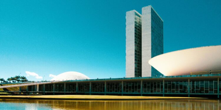 CNBB alerta: Aprovação de leis que enfraquecem a Ficha Limpa e "PEC da Blindagem" ameaçam a democracia - Foto: Reprodução