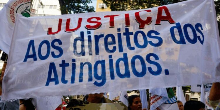 Ato em Belo Horizonte (MG), pelo Novo Auxílio Emergencial e pelo direito às Assessorias Técnicas. Foto: Nívea Magno / MAB