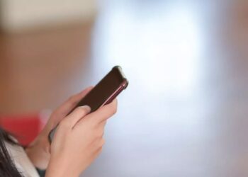 Adultização de crianças e infantilização de adultos preocupam especialistas em comportamento. Foto: Getty Images