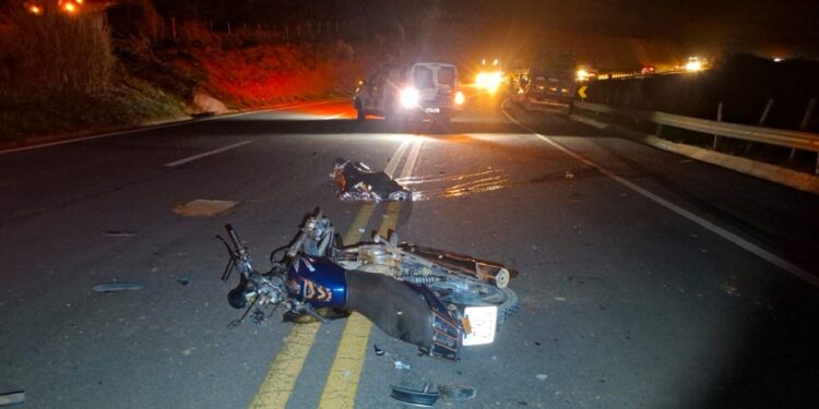 Motociclista morre em colisão com caminhão na ES 080, em Colatina - Foto: Leitor Colatina em Ação