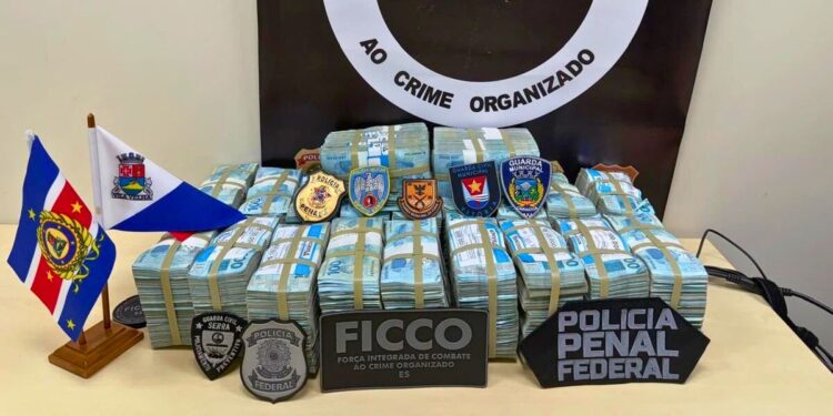 PF prende dois homens com R$ 2 milhões em espécie em Vitória durante operação contra crime organizado - Foto: PF