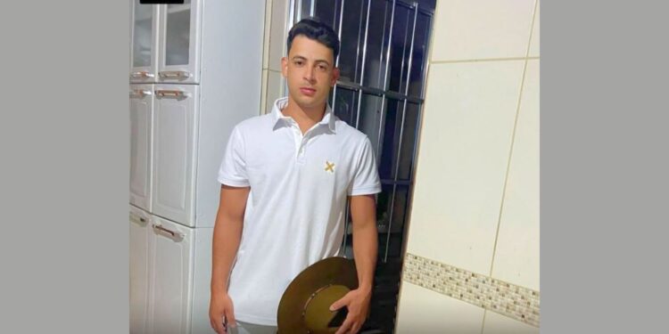 Jovem de 27 anos morre em acidente entre carro e moto na ES 381, em Nova Venécia - Foto: Reprodução