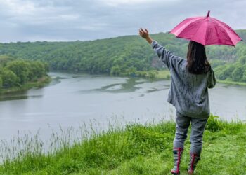 ES terá calor acima de 35°C, ventos fortes e chuva no início da Primavera - Imagem: Freepik