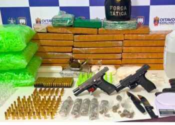 Barbearia desativada servia de esconderijo para arsenal e drogas de facção em Colatina - Foto: PMES