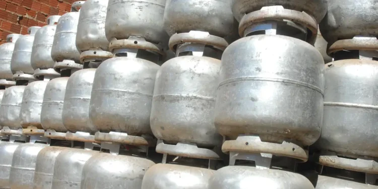 Saiba como será a retirada de botijões pelo programa Gás do Povo - Foto: Marcello Casal/Agência Brasil