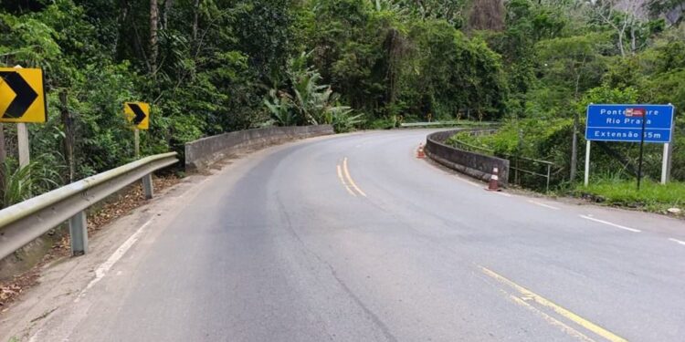 Interdição parcial na ES-264, em Santa Leopoldina, nesta quinta-feira (23) - Foto: DER-ES