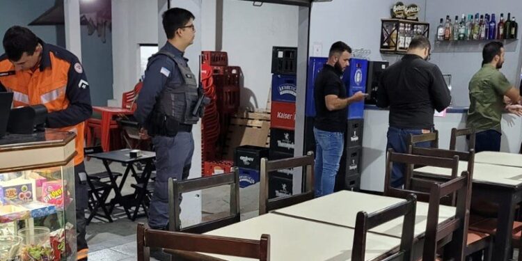 Fiscalização em bares de Colatina contra barulho -Foto: Comunicação PMC