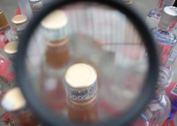 Casos de intoxicação por metanol no Brasil sobem para 36, com 7 mortes confirmadas - Foto: Agência SP/Divulgação