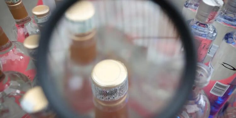 Casos de intoxicação por metanol no Brasil sobem para 36, com 7 mortes confirmadas - Foto: Agência SP/Divulgação