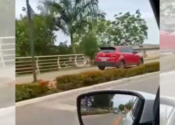 Veículo flagrado trafegando na calçada da Beira Rio em Colatina é identificado pela PM - Foto: Reprodução