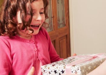 Dia das Crianças deve movimentar mais de R$ 200 milhões no comércio capixaba. Foto: Envato.