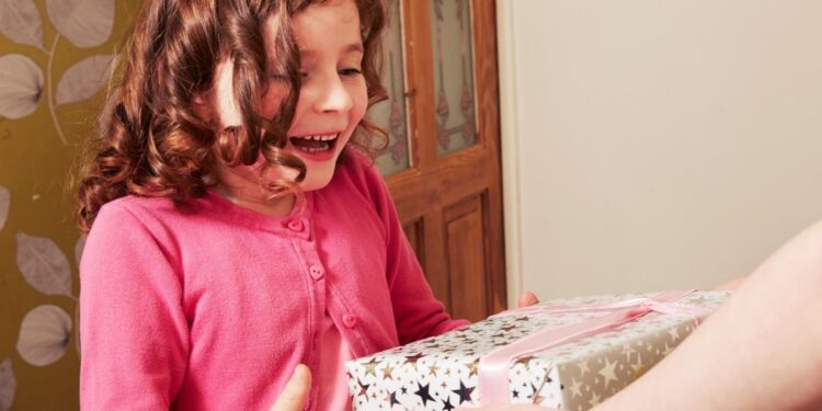 Dia das Crianças deve movimentar mais de R$ 200 milhões no comércio capixaba. Foto: Envato.