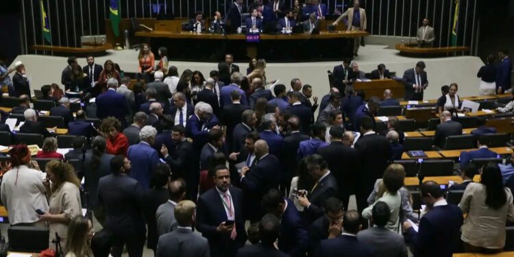 Câmara aprova isenção do Imposto de Renda para quem ganha até R$ 5 mil - Foto: Lula Marques/Agência Brasil