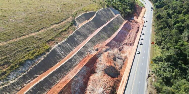 BR-101 na Serra terá interdição total nesta quarta (22) para obras de duplicação - Foto: Reprodução/Ecovias101
