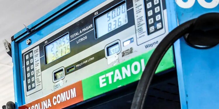 Petrobras reduz nesta terça (21) preço da gasolina em 4,9% - Foto: José Cruz/Agência Brasil