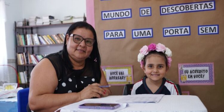 Colatina abre vagas na Educação com salário de R$ 3 mil e vale de R$ 600 - Foto: Reprodução