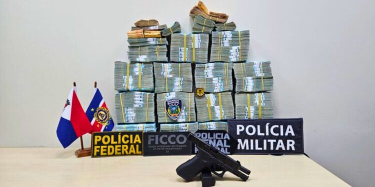Linhares: R$ 1,544 milhão apreendidos durante flagrante da Polícia Federal - Foto: PF