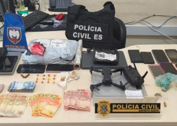 Apoio dos Correios e Cão Farejador leva à apreensão de drogas e prisão de 6 em Mantenópolis - Foto: PCES