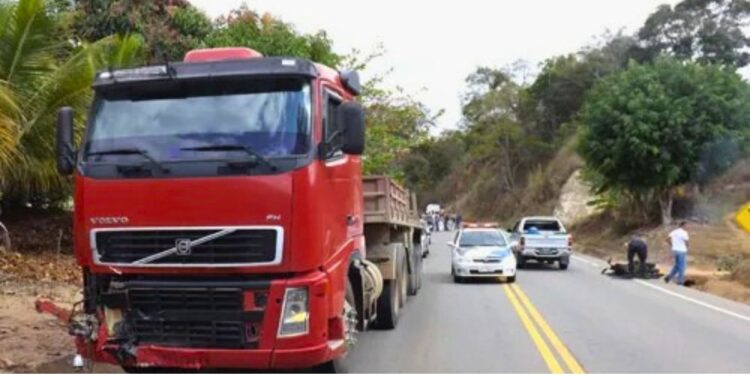 Casal morre em acidente entre moto e carreta em Laranja da Terra - Foto: Reprodução