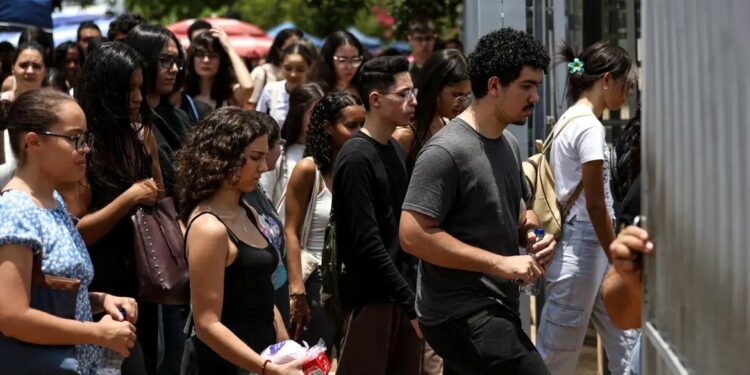 Enem: provas foram longas, mas com questões fáceis, dizem candidatos - Foto: Marcelo Camargo/Agência Brasil