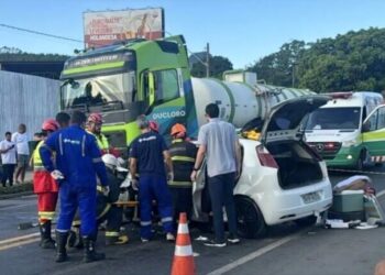 Colisão entre carro e carreta deixa uma pessoa ferida em Ibiraçu - Foto: Rede Social