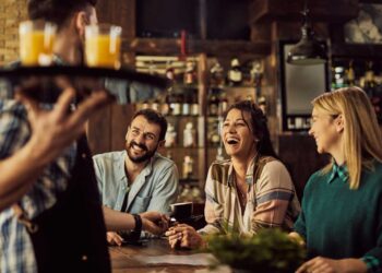 Projeção do Sindbares/Abrasel-ES para alta temporada é de aumento em 20% no faturamento e 3 mil novas vagas - Foto: Divulgação