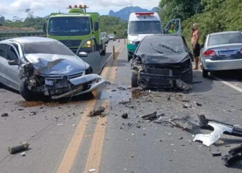 Acidente com 3 veículos na BR-101 deixa seis feridos em Ibiraçu - Foto: Leitor Colatina em Ação