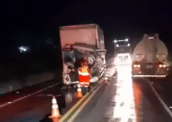 Motorista de caminhão morre em colisão na BR 101, em João Neiva - Foto: Rede Social