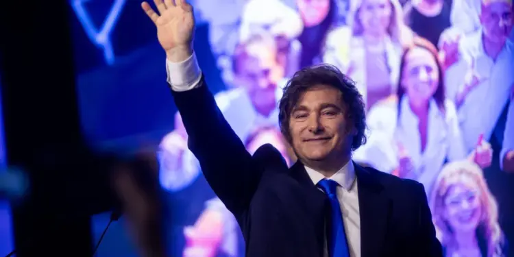 Javier Milei Publica Imagem Satírica: Brasil como Favela e Argentina Futurística
