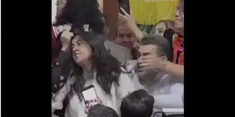 Briga Generalizada no Congresso da Cidade do México Interrompe Sessão com Socos e Puxões de Cabelo