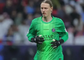 Goleiro Herói do PSG Sofre Fratura na Mão Contra o Flamengo e Desfalca Time por um Mês