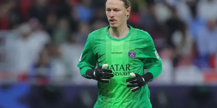 Goleiro Herói do PSG Sofre Fratura na Mão Contra o Flamengo e Desfalca Time por um Mês