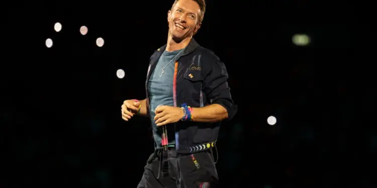 Executiva de RH que viralizou abraçada com CEO casado em show do Coldplay quebra o silêncio: ‘Foi um erro pontual’