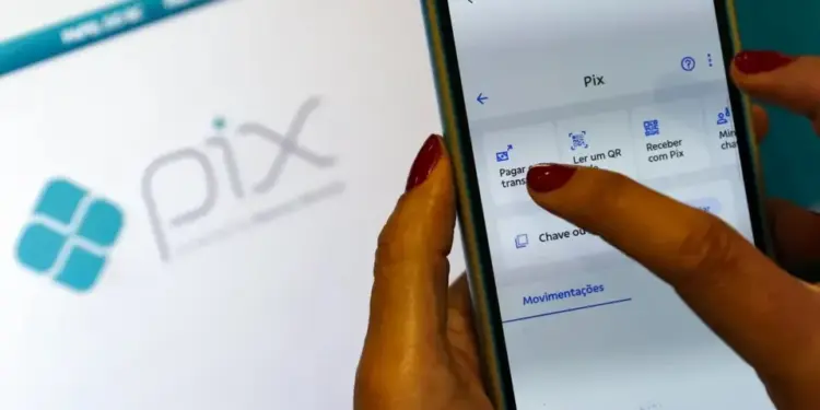 Receita Federal desmente taxação de Pix e multa de 150% e alerta para fake news disseminadas por políticos